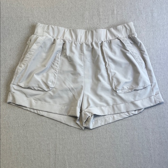 Zella Pants - Women's Elastic-Waist Cream Shorts with Front Pockets